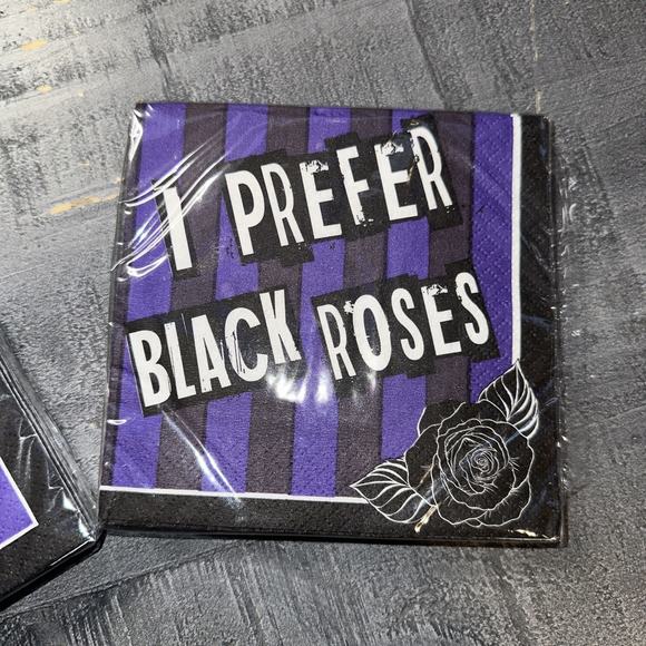 Wednesday Addams Party 2 Packs Of Napkins 1 Beverage And 1 Luncheon - Picture 3 of 5